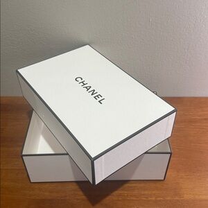 CHANEL GIFT BOX.